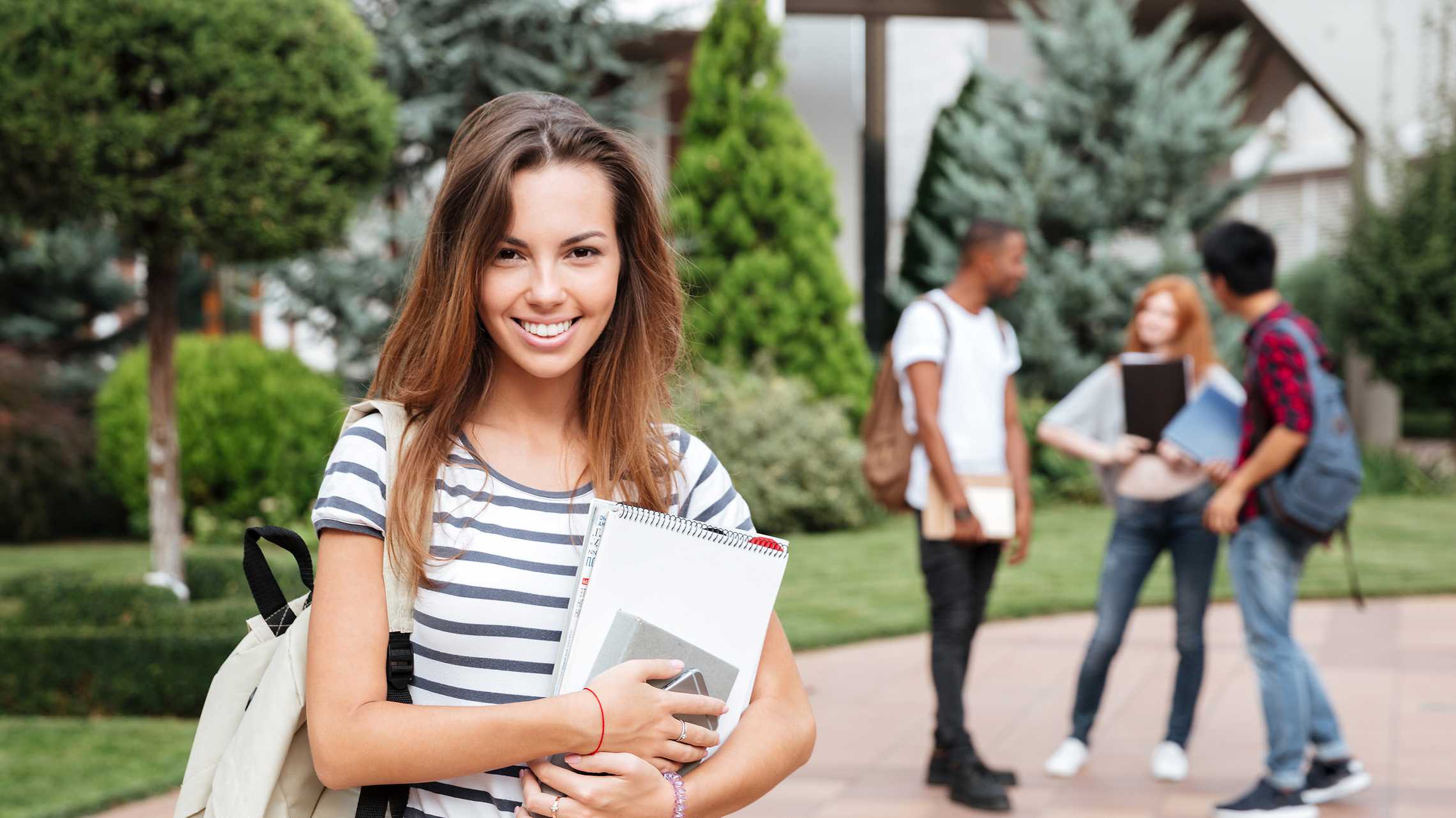 девушки студентки. девушка студентка одно лицо. образование человека. красивые девушки студентки. красивые студентки в вузе.