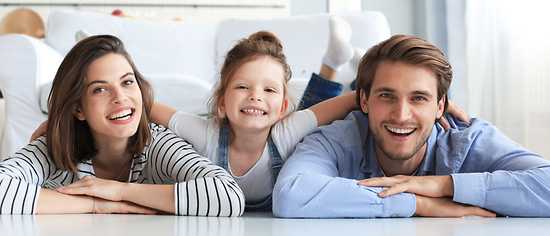 Ratgeber Zusatzversicherungen: Fröhliche Familie